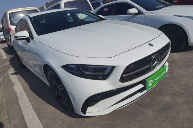 Used Mercedes-Benz CLS 2023 Refreshed CLS 300 Dynamic Edition Front Right 45 Deg
