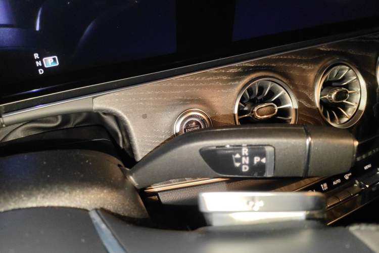 Used Mercedes-Benz CLS 2023 Refreshed CLS 300 Dynamic Edition Gear Lever