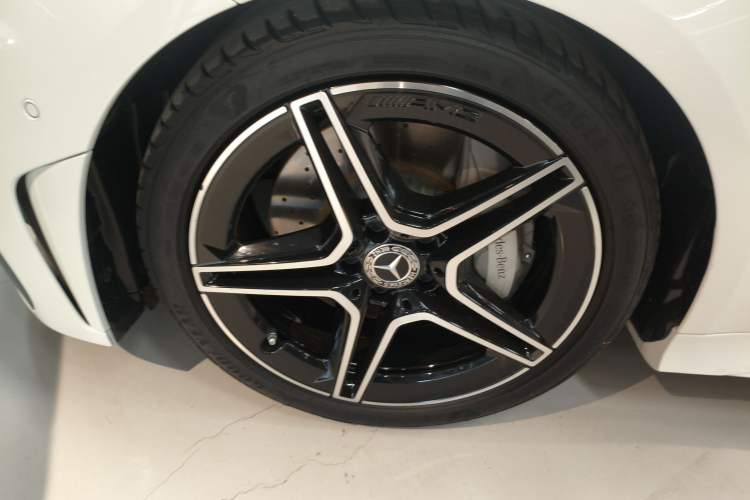 Used Mercedes-Benz CLS 2023 Refreshed CLS 300 Dynamic Edition Left Front Wheel Hub