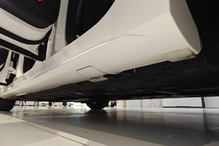 Used Mercedes-Benz CLS 2023-Year Restyled CLS 260 Left Side Sill