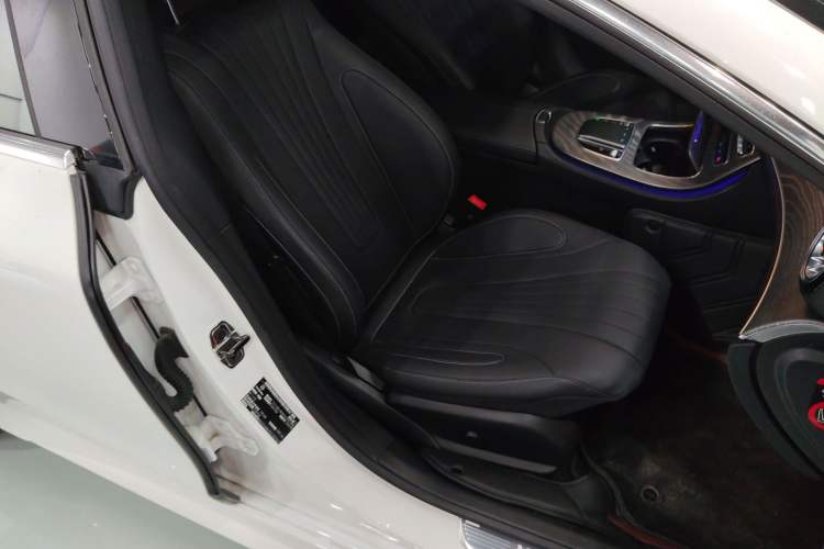Used Mercedes-Benz CLS 2023 Refreshed CLS 300 Dynamic Edition Right Front Seat