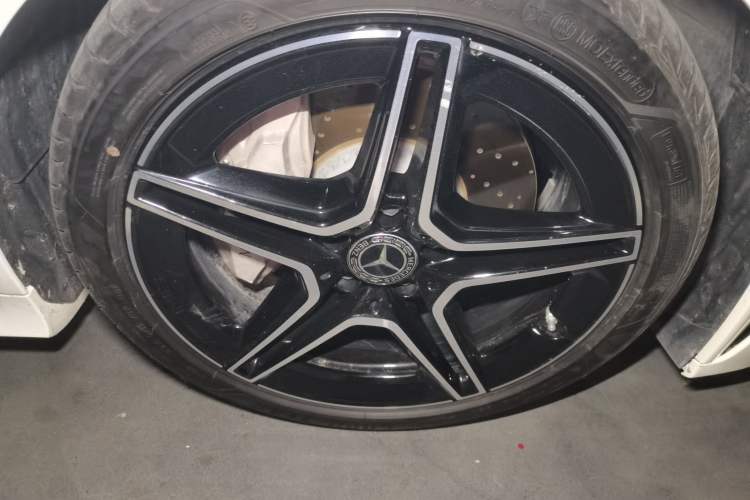 Used Mercedes-Benz CLS 2023 Facelifted CLS 300 Luxury Model Right Front Wheel Hub