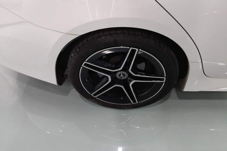 Used Mercedes-Benz CLS 2023 Refreshed CLS 300 Dynamic Edition Right Rear Wheel Hub
