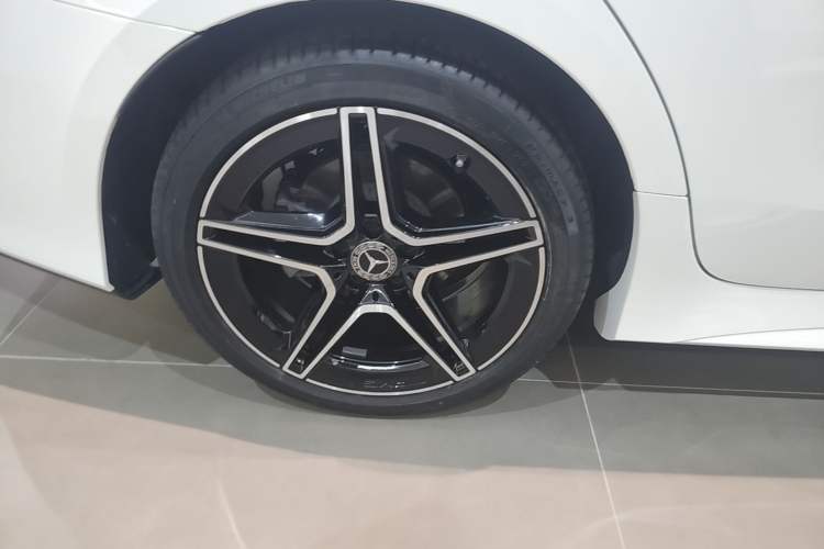 Used Mercedes-Benz CLS 2023-Year Restyled CLS 260 Right Rear Wheel Hub