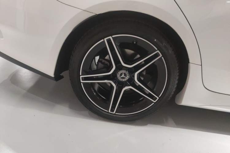 Used Mercedes-Benz CLS 2023 CLS 300 Luxury Model Right Rear Wheel Hub