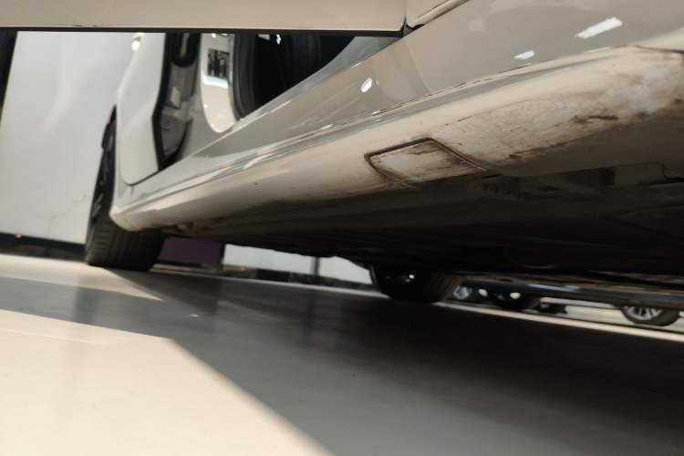 Used Mercedes-Benz CLS 2023 Refreshed CLS 300 Dynamic Edition Right Side Sill