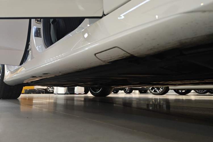 Used Mercedes-Benz CLS 2023-Year Restyled CLS 260 Right Side Sill