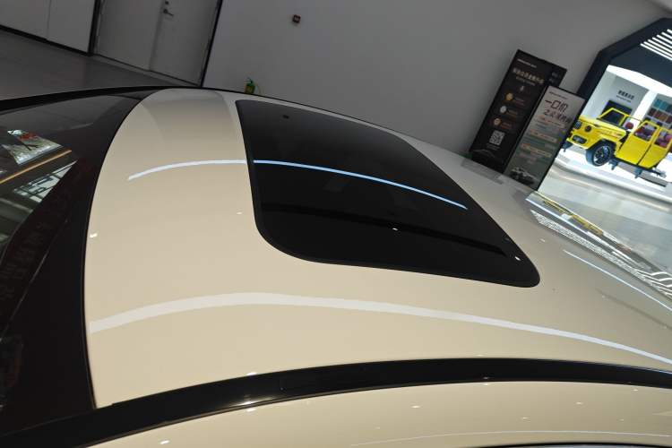 Used Mercedes-Benz CLS 2023-Year Restyled CLS 260 Roof
