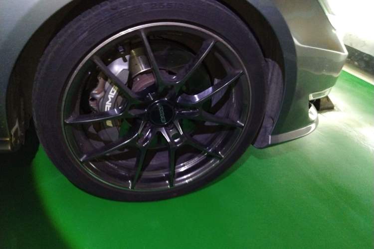 Used Mercedes-Benz CLS AMG 2012 AMG CLS 63 Right Front Wheel Hub