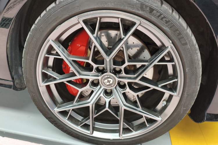 Used Mercedes-Benz CLS AMG 2013 AMG CLS 63 Right Front Wheel Hub