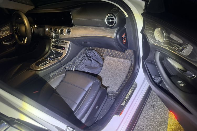 Used Mercedes-Benz E-Class 2021 E 300 L Sport Luxury Edition Interior 5