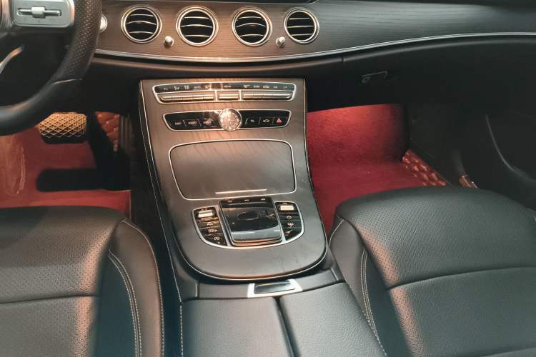 Used Mercedes-Benz E-Class 2019 Restyled E 300 L Sport Luxury Edition Gear Lever