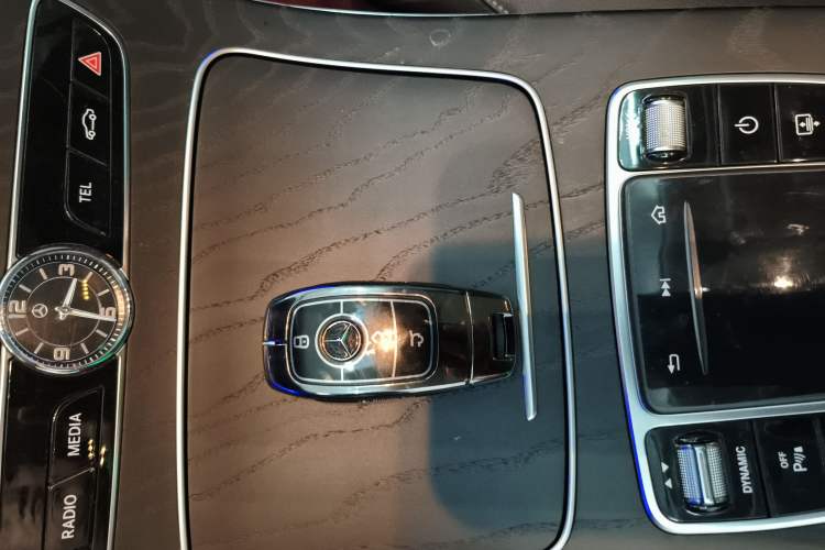 Used Mercedes-Benz E-Class 2019 Restyled E 300 L Sport Luxury Edition Interior 1