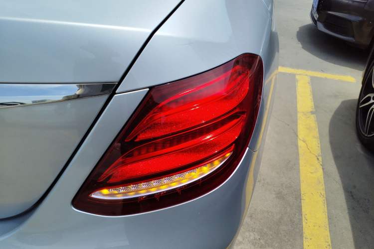 Used Mercedes-Benz E-Class 2019 E 260 Sport Edition Exterior 6