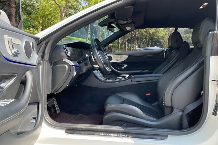 Used Mercedes-Benz E-Class 2020 E 260 Convertible Coupe Interior 6