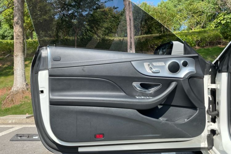 Used Mercedes-Benz E-Class 2020 E 260 Convertible Coupe Interior 8