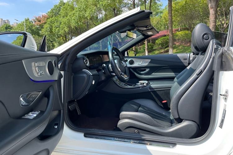 Used Mercedes-Benz E-Class 2020 E 260 Convertible Coupe Interior 9