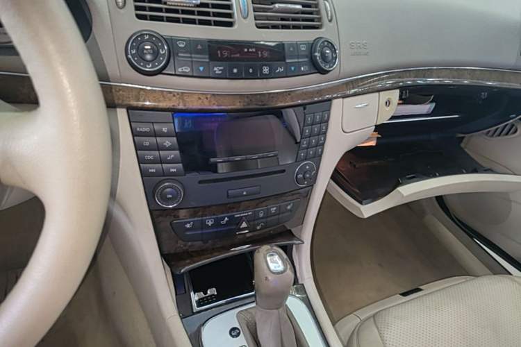 Used Mercedes-Benz E-Class 2004 E 240 Audio And AC Panel
