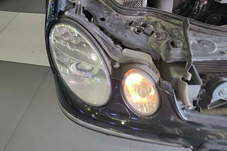 Used Mercedes-Benz E-Class 2004 E 240 Right Front Headlight