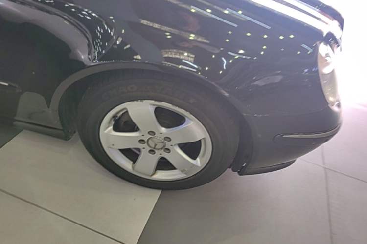 Used Mercedes-Benz E-Class 2004 E 240 Right Front Wheel Hub