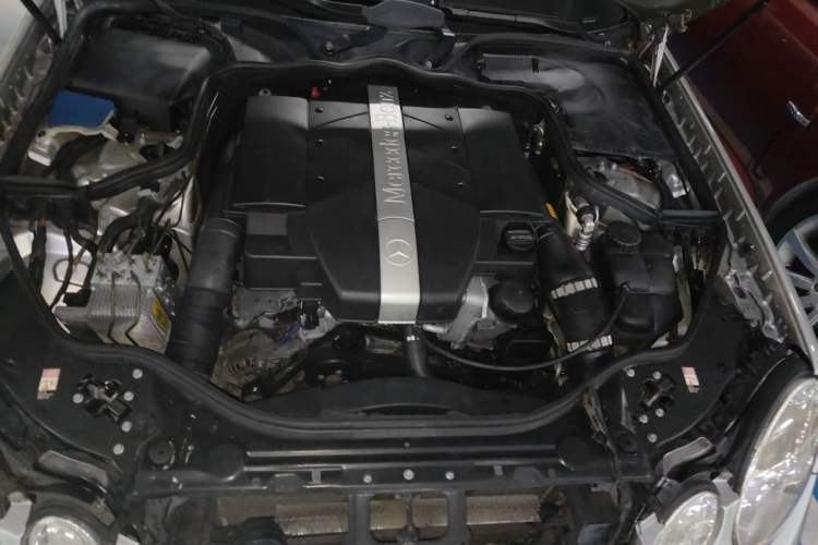 Used Mercedes-Benz E-Class 2004 E 240 Engine Bay Left