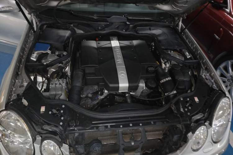 Used Mercedes-Benz E-Class 2004 E 240 Engine Bay