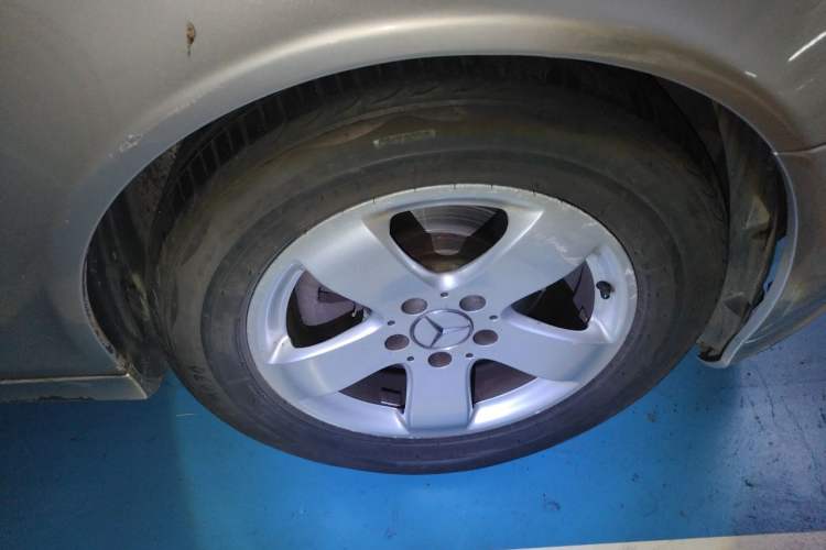 Used Mercedes-Benz E-Class 2004 E 240 Right Front Wheel Hub
