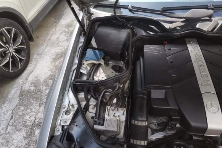 Used Mercedes-Benz E-Class  Engine Bay Right