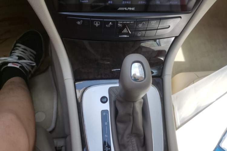 Used Mercedes-Benz E-Class  Gear Lever