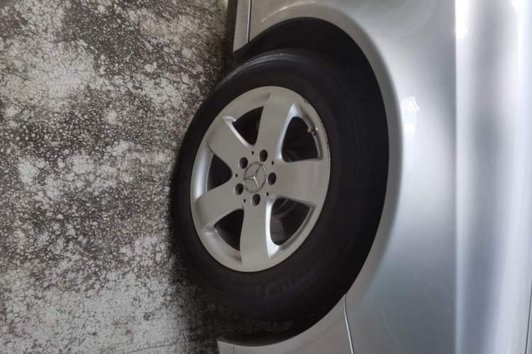 Used Mercedes-Benz E-Class  Right Front Wheel Hub