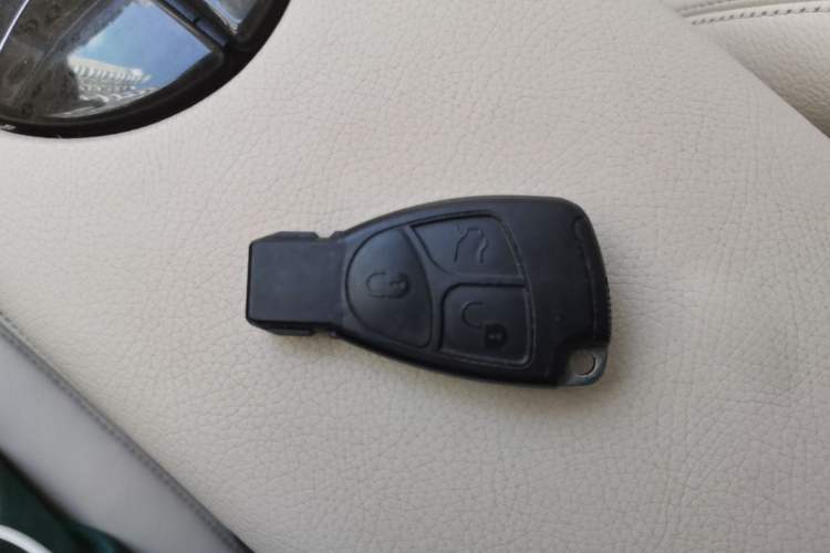 Used Mercedes-Benz E-Class  Vehicle Key
