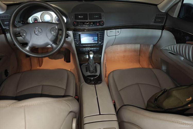 Used Mercedes-Benz E-Class 2006 E 280 Elegant Model Center Console