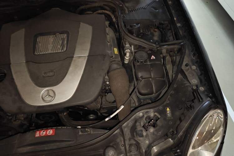 Used Mercedes-Benz E-Class 2006 E 280 Elegant Model Engine Bay Left