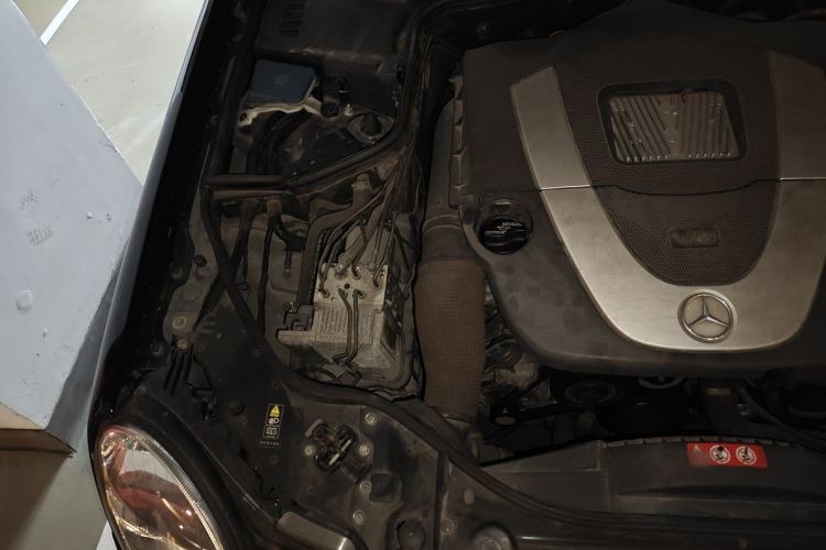 Used Mercedes-Benz E-Class 2006 E 280 Elegant Model Engine Bay Right
