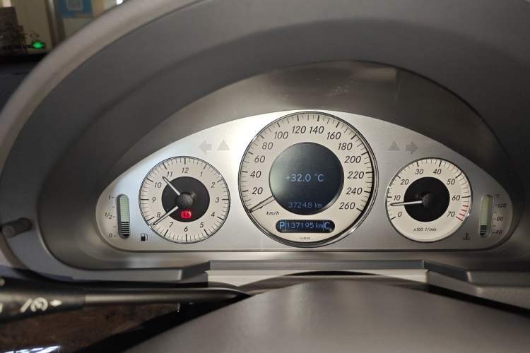 Used Mercedes-Benz E-Class 2006 E 280 Elegant Model Instrument Cluster