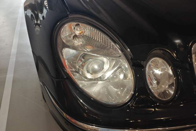 Used Mercedes-Benz E-Class 2006 E 280 Elegant Model Right Front Headlight