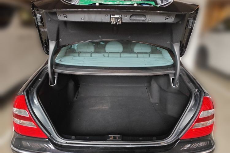 Used Mercedes-Benz E-Class 2006 E 280 Elegant Model Trunk