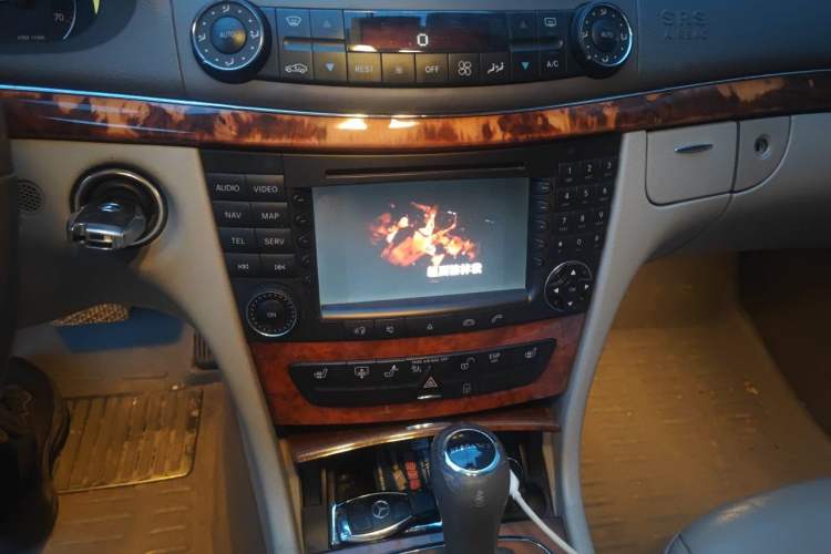 Used Mercedes-Benz E-Class 2006 E 280 Elegant Model Audio And AC Panel