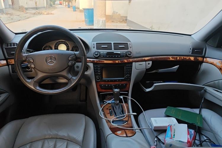Used Mercedes-Benz E-Class 2006 E 280 Elegant Model Center Console