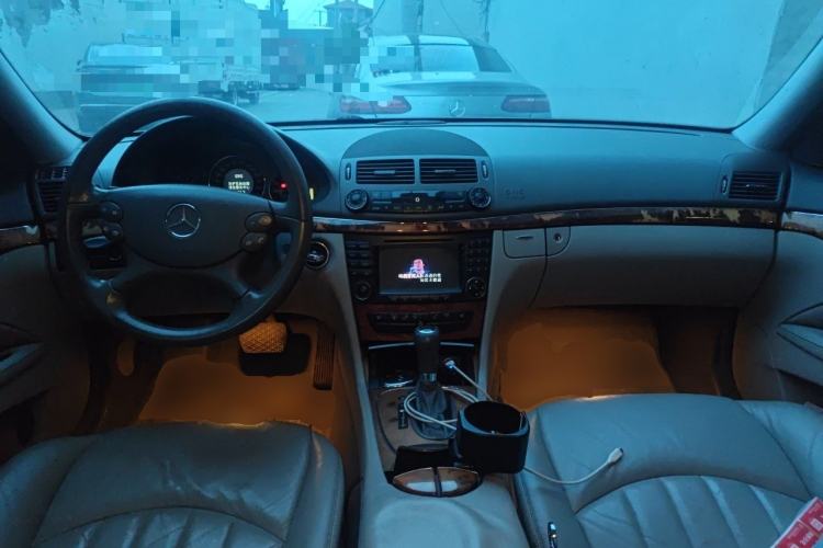Used Mercedes-Benz E-Class 2006 E 280 Elegant Model Center Console