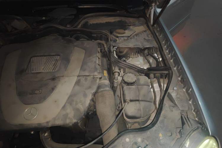 Used Mercedes-Benz E-Class 2006 E 280 Elegant Model Engine Bay Left