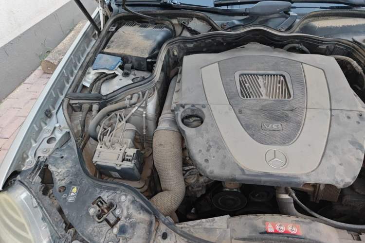Used Mercedes-Benz E-Class 2006 E 280 Elegant Model Engine Bay Right