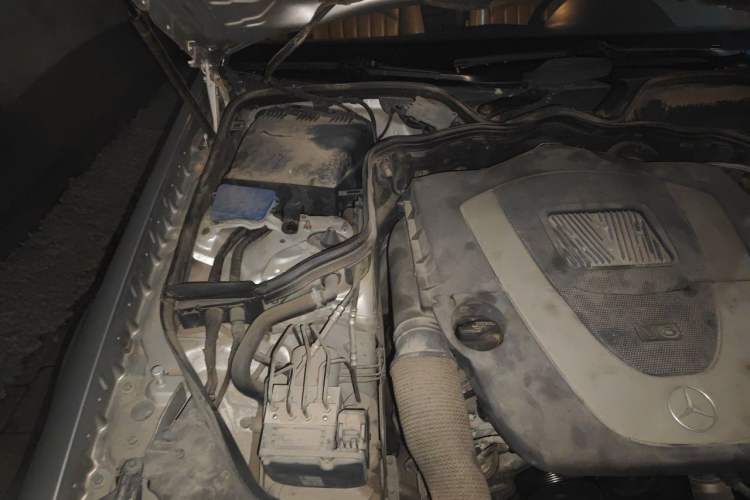 Used Mercedes-Benz E-Class 2006 E 280 Elegant Model Engine Bay Right