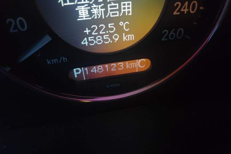 Used Mercedes-Benz E-Class 2006 E 280 Elegant Model Odometer Close Up