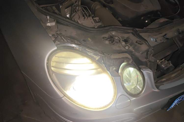 Used Mercedes-Benz E-Class 2006 E 280 Elegant Model Right Front Headlight