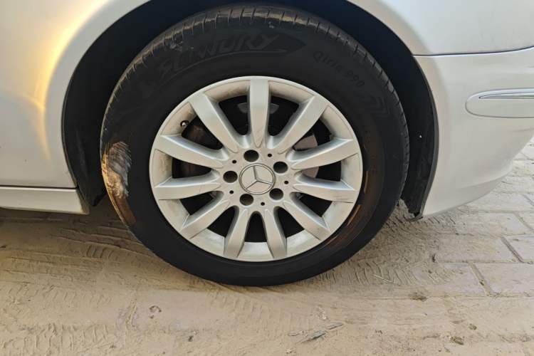 Used Mercedes-Benz E-Class 2006 E 280 Elegant Model Right Front Wheel Hub