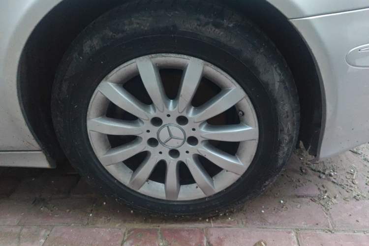 Used Mercedes-Benz E-Class 2006 E 280 Elegant Model Right Front Wheel Hub
