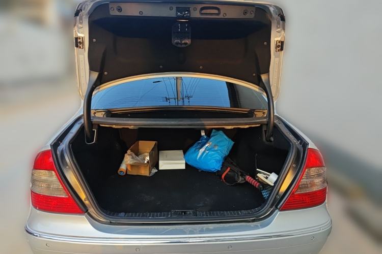 Used Mercedes-Benz E-Class 2006 E 280 Elegant Model Trunk