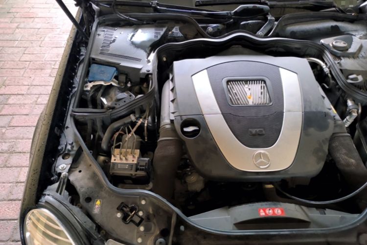 Used Mercedes-Benz E-Class 2007 E 280 Fashion Model Engine Bay Right
