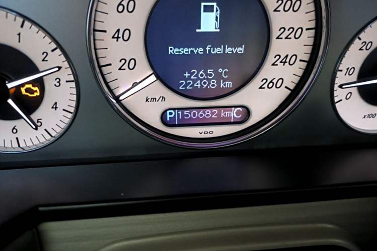 Used Mercedes-Benz E-Class 2007 E 280 Fashion Model Odometer Close Up